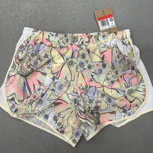 Nike girls shorts NWT